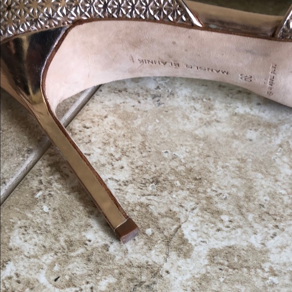 Manolo Blahnik gold heels - Picture 8 of 8